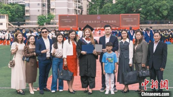 牛360配资 东盟学子广西毕业：老挝女孩圆医学梦 印尼兄妹盼归国创业_大皖新闻 | 安徽网